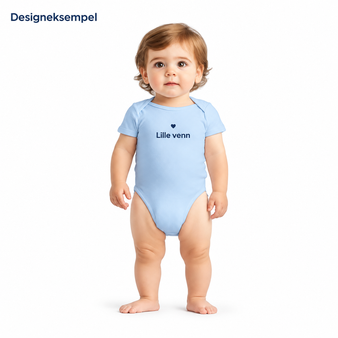 Designeksempel: Babybody med hjertemotiv og teksten Lille venn