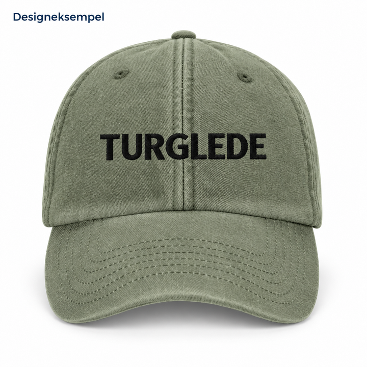 Designeksempel: Brodert vintage-caps med teksten TURGLEDE