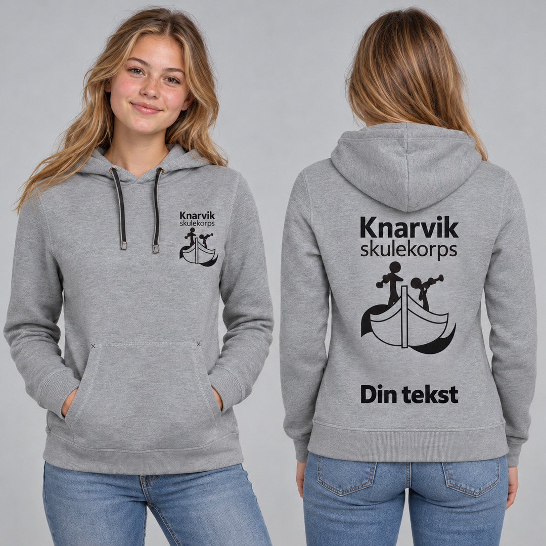 Hettegenser Classic Dame med personlig tekst – Knarvik Skulekorps på ungdomsmodell – KI-generert illustrasjonsbilde – sort korpslogo