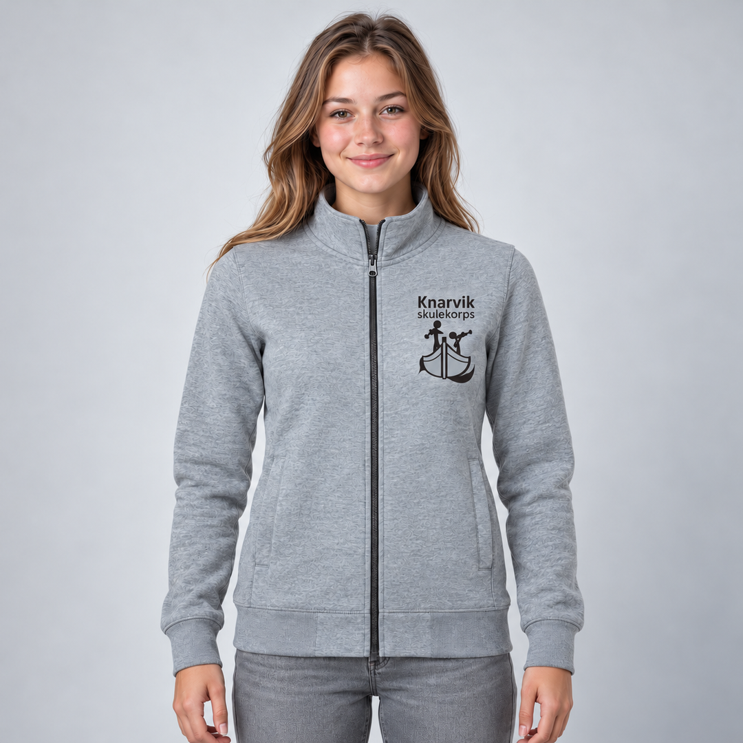 Cardigan Classic Dame – Knarvik Skulekorps – gråmelert – illustrasjonsbilde med 8 cm bred logo – sort korpslogo