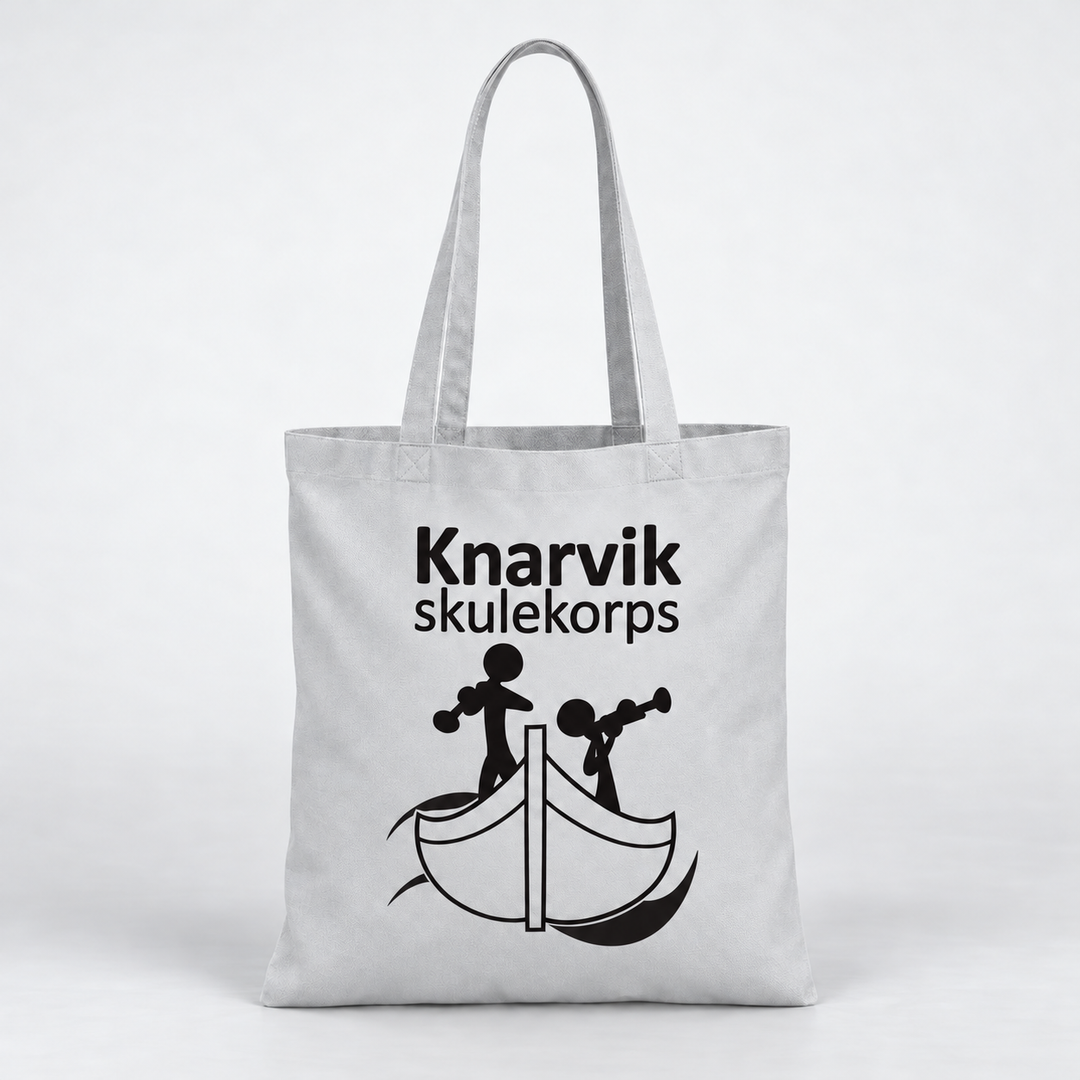 Bærenett med stor logo – Knarvik Skulekorps – lys grå – illustrasjonsbilde med 22 cm bred logo – sort korpslogo