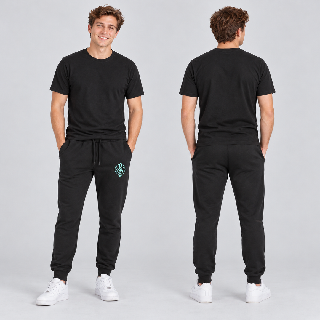 Miami Pants Unisex – Manger Folkehøgskule, Sort, foran og bak på voksen modell. KI-illustrasjon basert på leverandørfoto. Motiv foran på låret.