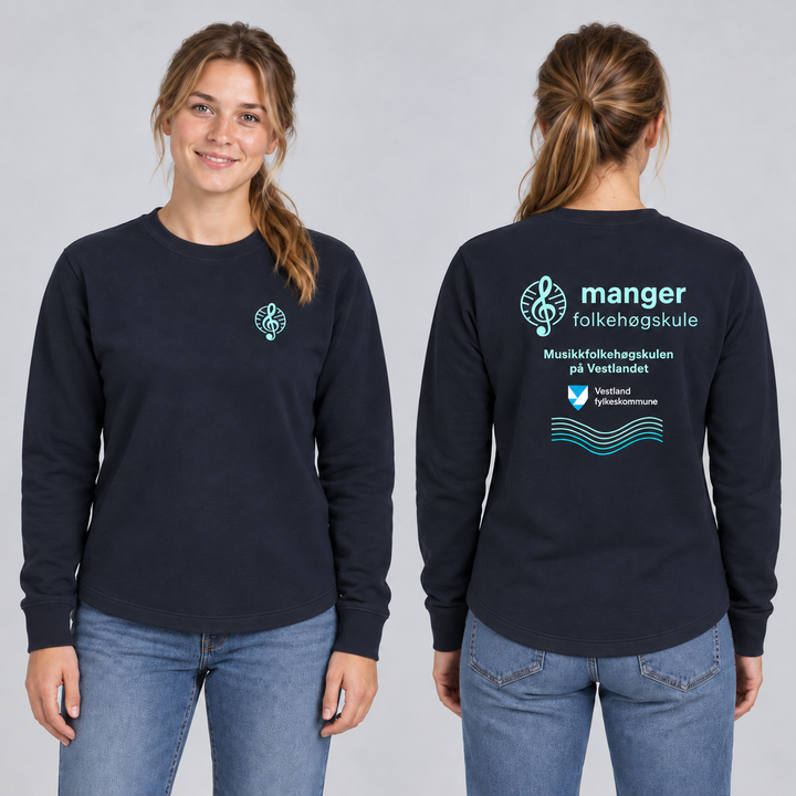 Miami PRO Roundneck Dame – Manger Folkehøgskule, Marineblå, foran og bak på voksen modell. KI-illustrasjon basert på leverandørfoto. Bryst- og ryggmotiv uten signaturer.