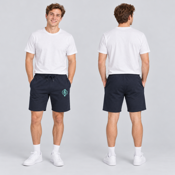 Miami PRO Shorts Unisex – Manger Folkehøgskule, Marineblå, foran og bak på voksen modell. KI-illustrasjon basert på leverandørfoto. Motiv foran på låret.