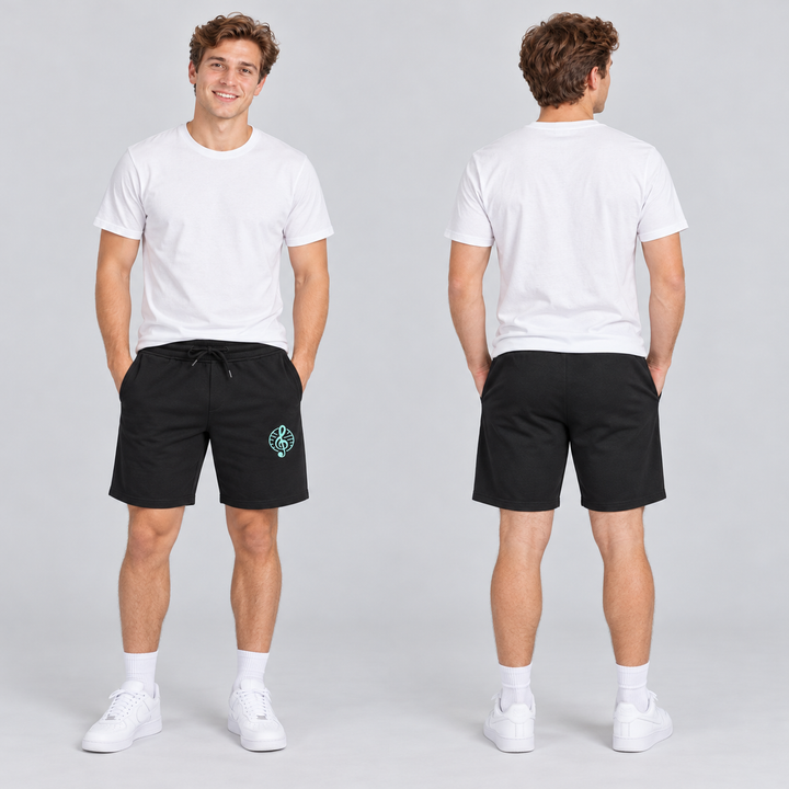 Miami PRO Shorts Unisex – Manger Folkehøgskule, Sort, foran og bak på voksen modell. KI-illustrasjon basert på leverandørfoto. Motiv foran på låret.
