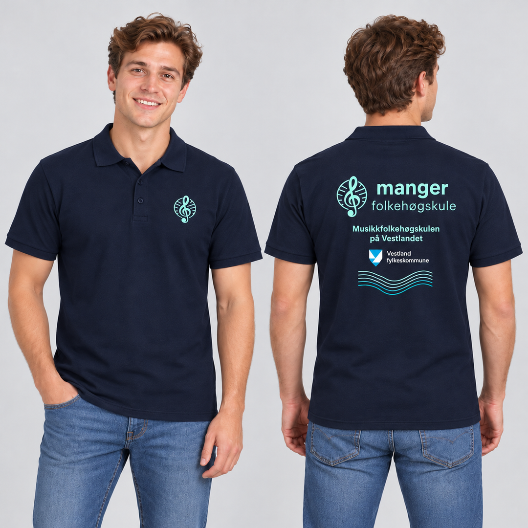 Classic Lincoln S/S Herre – Manger Folkehøgskule, Marineblå, foran og bak på voksen modell. KI-illustrasjon basert på leverandørfoto. Bryst- og ryggmotiv uten signaturer.