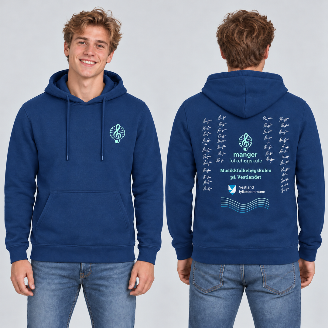 Miami Hoody unisex – Dyp blå – Manger Folkehøgskule, foran og bak på modell. KI-illustrasjon basert på produktfoto; eksempelsignaturer.