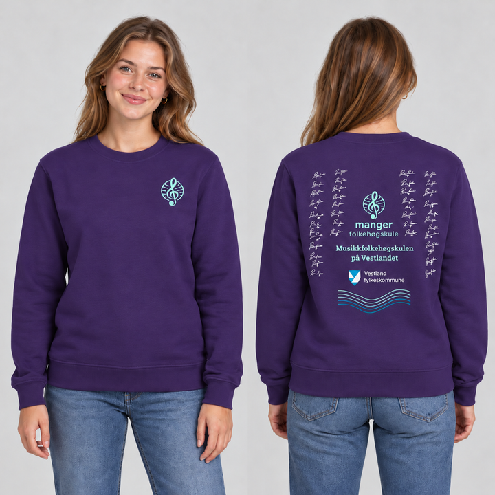 Miami Roundneck unisex – Lys lilla – Manger Folkehøgskule, foran og bak på modell. KI-illustrasjon basert på produktfoto; eksempelsignaturer.