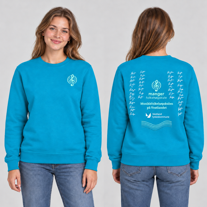 Miami Roundneck unisex – Turkis – Manger Folkehøgskule, foran og bak på modell. KI-illustrasjon basert på produktfoto; eksempelsignaturer.