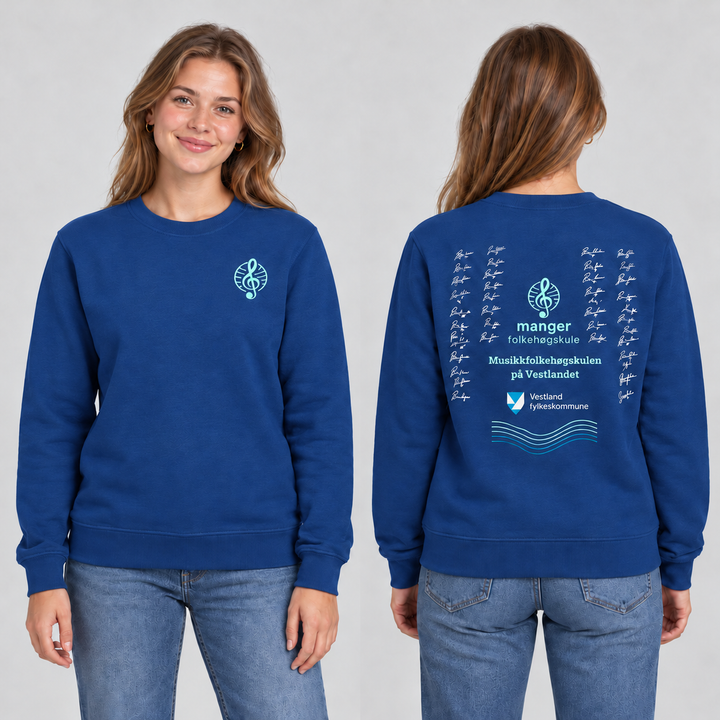 Miami Roundneck unisex – Dyp blå – Manger Folkehøgskule, foran og bak på modell. KI-illustrasjon basert på produktfoto; eksempelsignaturer.