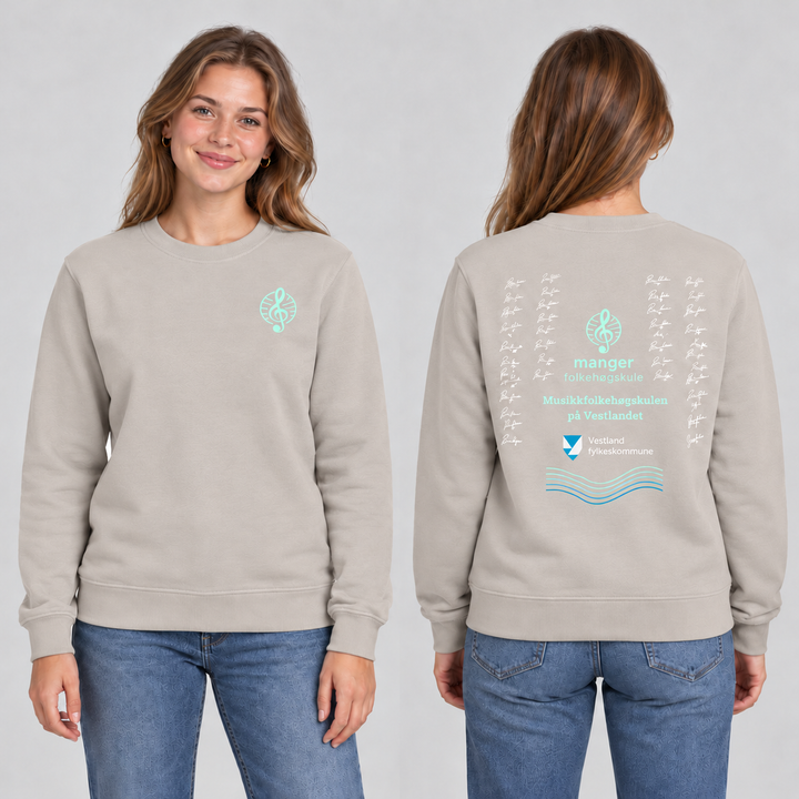 Miami Roundneck unisex – Steingrå – Manger Folkehøgskule, foran og bak på modell. KI-illustrasjon basert på produktfoto; eksempelsignaturer.
