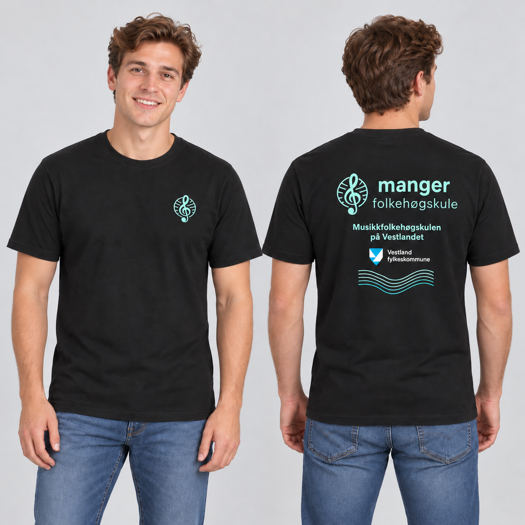 New Classic-T 029360 herre i sort på ung voksen modell, foran og bak med Manger-motiver. KI-illustrasjon basert på produktfoto, uten signaturer.