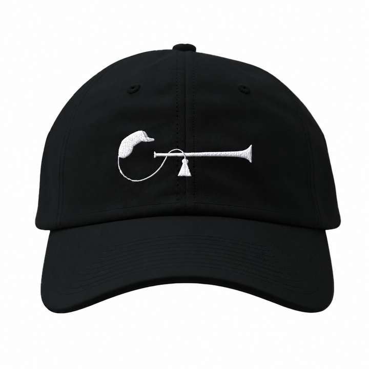 Sort Flexfit caps med hvit brodert SiB-logo – illustrasjonsbilde