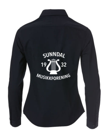 Skjorte Herre med korpslogo + sponsor på arm Sunndal Musikkforening